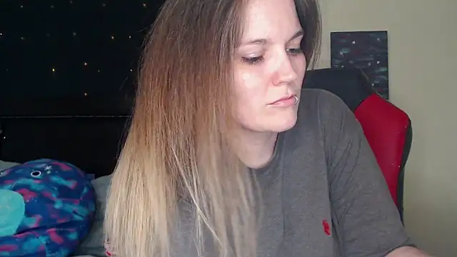 ToxicLilly online show from December 7, 8:22 am