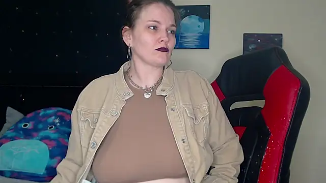 ToxicLilly online show from January 3, 12:30 pm