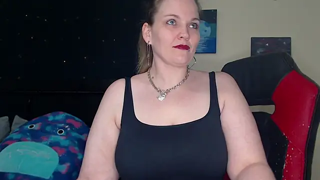 ToxicLilly online show from January 4, 1:21 pm