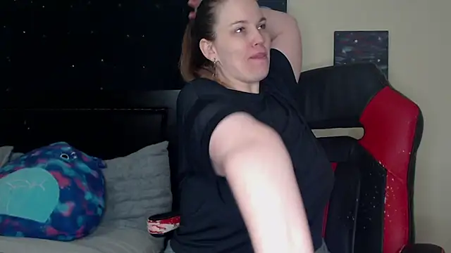 ToxicLilly online show from January 17, 10:00 am