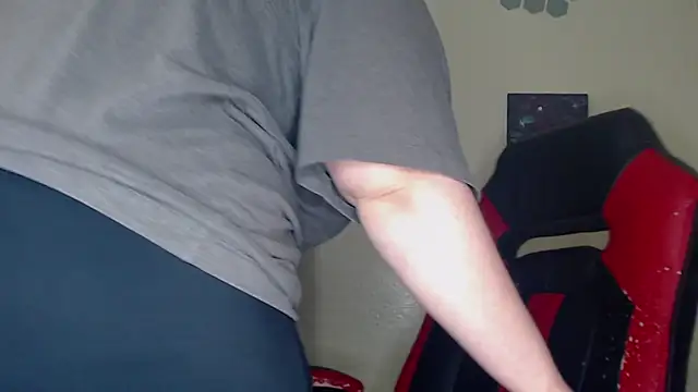 ToxicLilly online show from February 8, 9:35 am