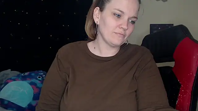 ToxicLilly online show from February 9, 8:22 am