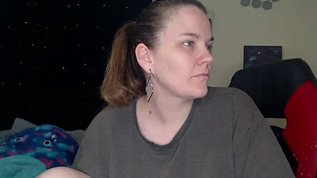 ToxicLilly online show from March 10, 10:15 am