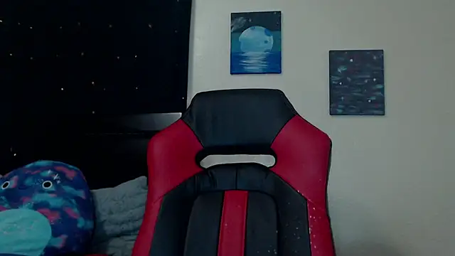 ToxicLilly online show from March 15, 10:35 am