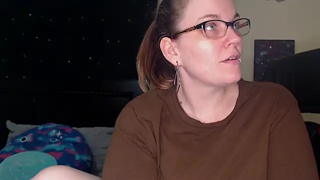 ToxicLilly online show from March 17, 6:18 am