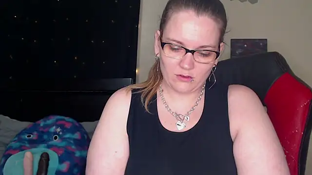 ToxicLilly online show from March 18, 8:25 am