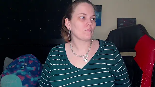 ToxicLilly online show from March 23, 8:04 am