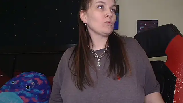 ToxicLilly online show from November 8, 7:30 am