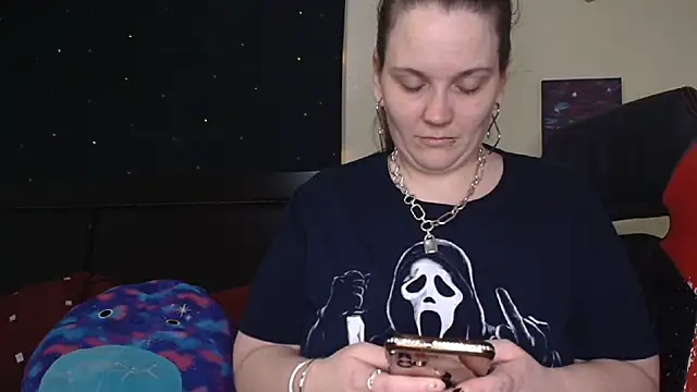 ToxicLilly online show from November 9, 9:51 am