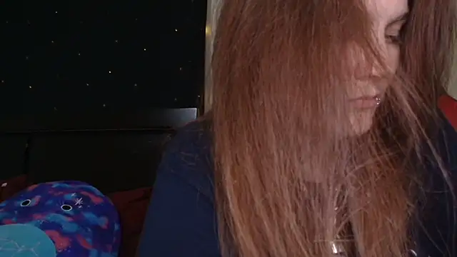 ToxicLilly online show from November 15, 9:39 am