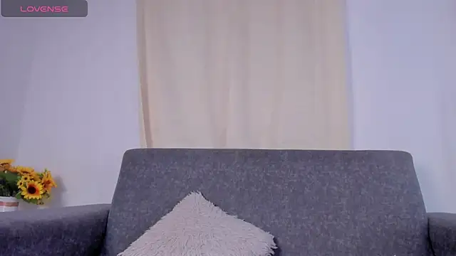 isa kiss online show from February 7, 6:34 pm