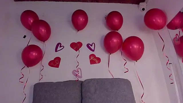 isa kiss online show from February 14, 3:05 pm