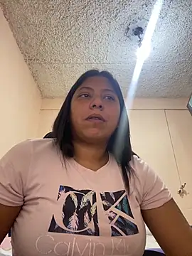 Snapshot of Leylafourniert chatting on December 19, 7:40 pm Leylafourniert online show from December 19, 7:40 pm