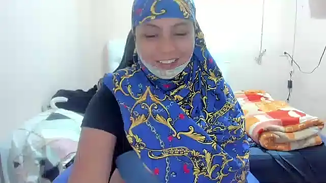 Snapshot of Leylafourniert chatting on December 28, 10:34 pm Leylafourniert online show from December 28, 10:34 pm