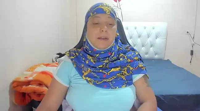 Snapshot of Leylafourniert chatting on February 10, 11:02 pm Leylafourniert online show from February 10, 11:02 pm