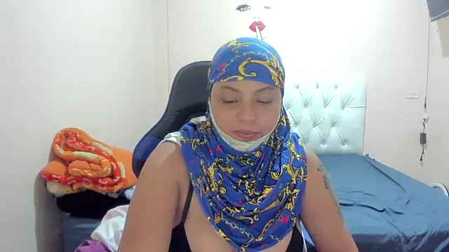 Snapshot of Leylafourniert chatting on February 12, 11:30 pm Leylafourniert online show from February 12, 11:30 pm