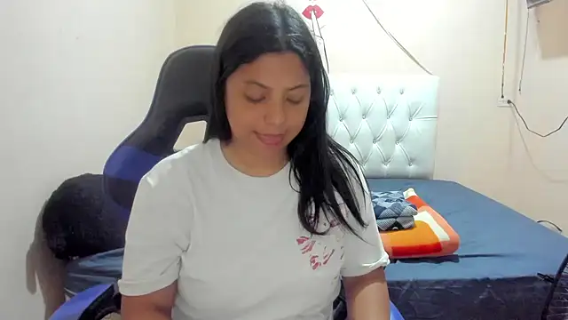 Snapshot of Leylafourniert chatting on March 22, 8:26 pm Leylafourniert online show from March 22, 8:26 pm