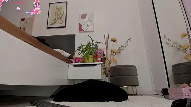 Snapshot of Almatoys chatting on July 16, 6:58 pm Almatoys online show from July 16, 6:58 pm