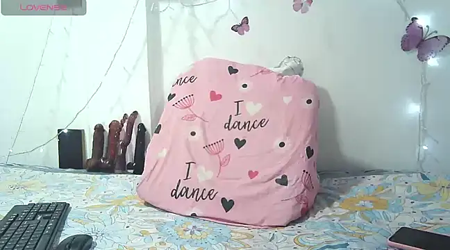 Snapshot of samantha_hot10 chatting on February 11, 11:10 am samantha hot10 online show from February 11, 11:10 am