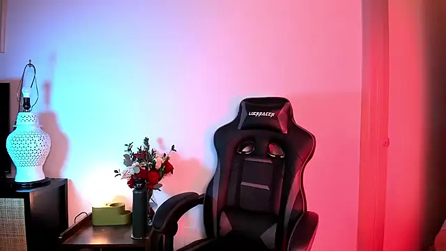 MelroseStrip online show from February 19, 12:50 am