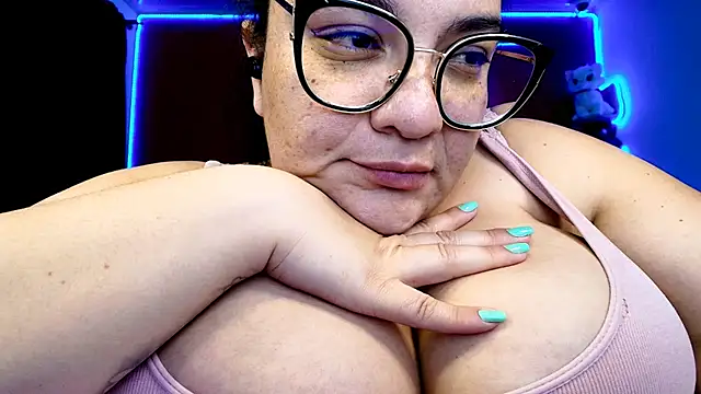 lulubigtitts1 online show from February 6, 7:35 am