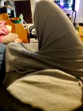 anonymus9006 online show from April 28, 3:06 pm