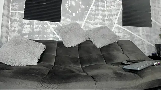 leonidas 18k online show from April 4, 10:07 pm