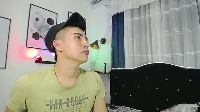 Tomas and liam online show from December 21, 1:04 am