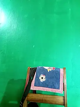 Emmacut online show from March 28, 2:16 pm