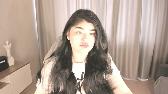 Snapshot of mia_lui chatting on July 22, 4:26 am mia lui online show from July 22, 4:26 am
