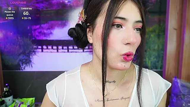 Snapshot of miss_sharlotte18 chatting on January 31, 1:23 pm miss sharlotte18 online show from January 31, 1:23 pm