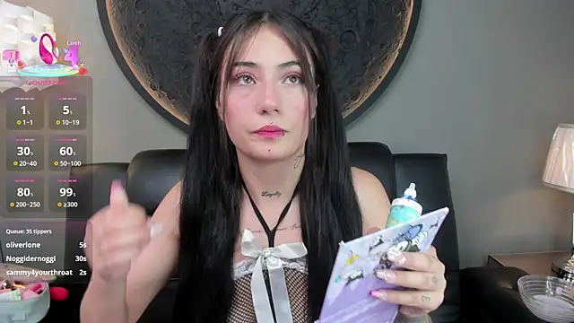 Snapshot of miss_sharlotte18 chatting on February 26, 9:16 pm miss sharlotte18 online show from February 26, 9:16 pm