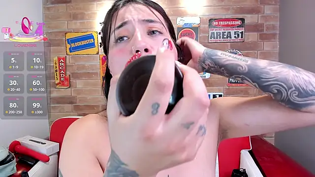 Snapshot of miss_sharlotte18 chatting on March 6, 12:10 am miss sharlotte18 online show from March 6, 12:10 am