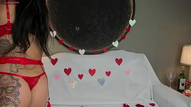 miss vaiolette online show from February 14, 11:10 am