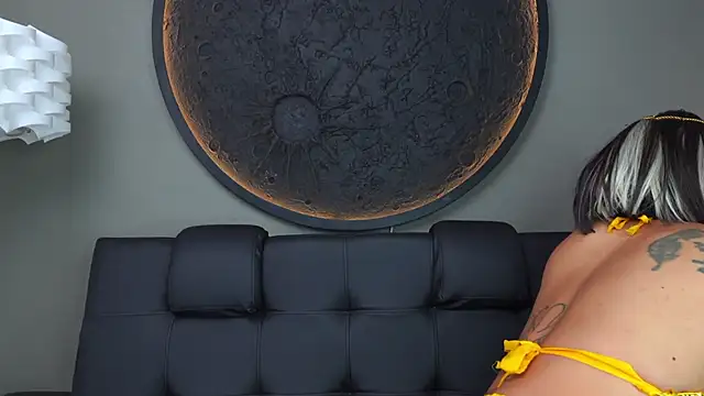 miss vaiolette online show from September 12, 11:10 am