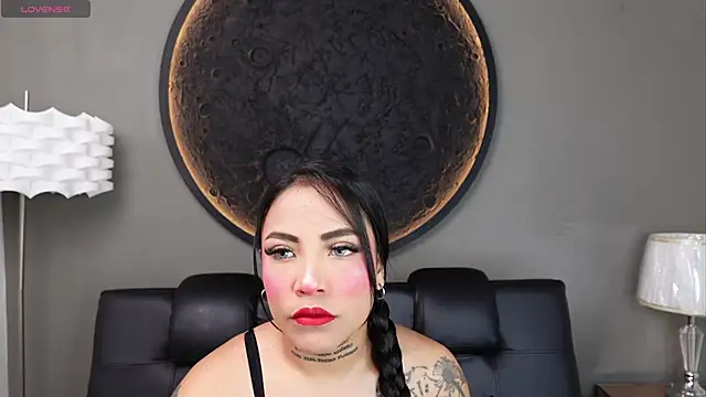 miss vaiolette online show from April 22, 11:01 am