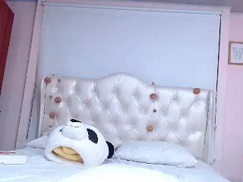 annylouis online show from December 11, 4:39 am