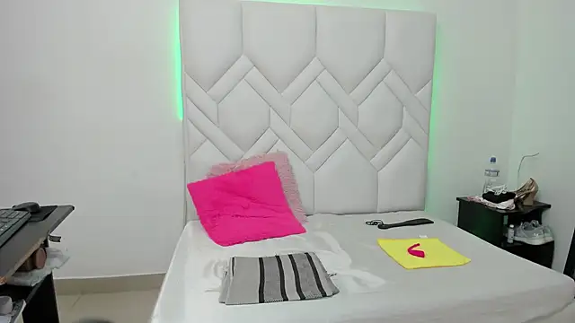 Snapshot of Mature_Hard chatting on February 21, 11:32 pm Mature Hard online show from February 21, 11:32 pm