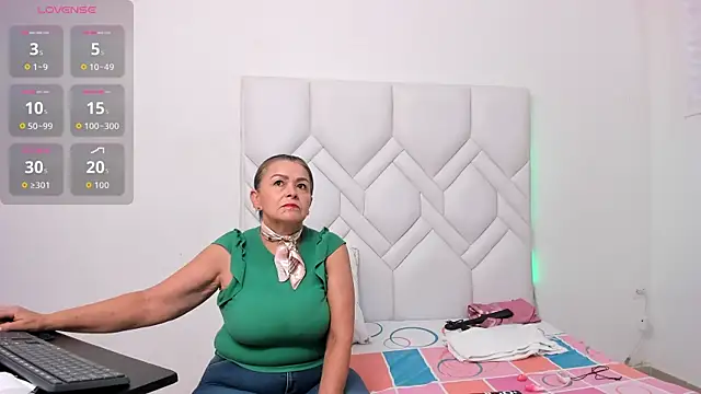 Snapshot of Mature_Hard chatting on October 21, 9:26 pm Mature Hard online show from October 21, 9:26 pm