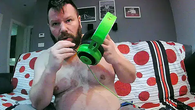 Snapshot of txan9876 chatting on January 3, 1:47 pm txan9876 online show from January 3, 1:47 pm