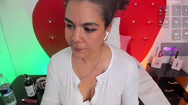 nicolette rock online show from February 25, 11:53 am