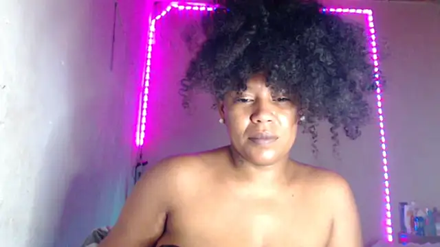 Snapshot of cherry_cleou chatting on April 26, 4:26 pm cherry cleou online show from April 26, 4:26 pm