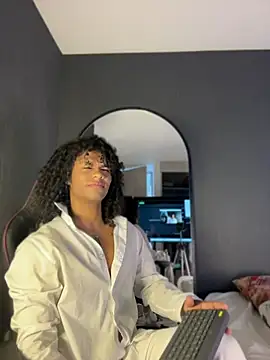 Lucas eevans online show from April 18, 3:38 pm