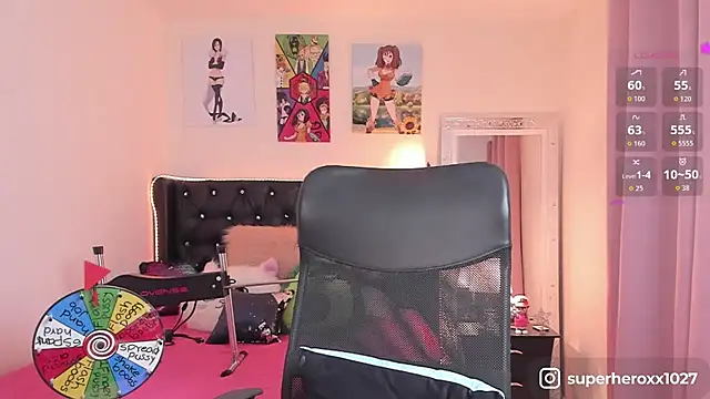 Snapshot of superheroxx chatting on October 5, 12:53 am superheroxx online show from October 5, 12:53 am