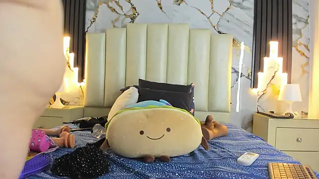 mollieblue69 online show from March 9, 2:50 am