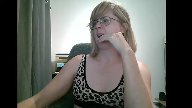 SavannaGirly online show from February 12, 7:23 am