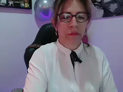 Chayla Ruiz online show from March 4, 6:39 pm