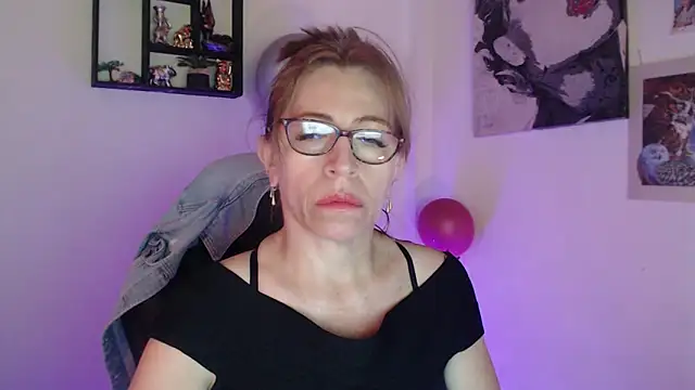 Chayla Ruiz online show from March 22, 1:08 pm