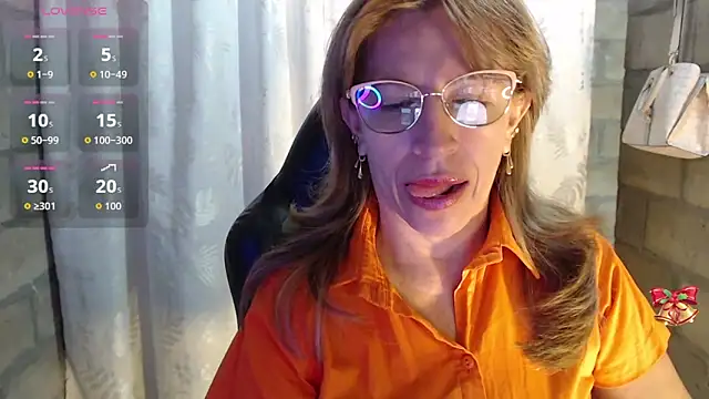 Chayla Ruiz online show from March 10, 1:38 pm