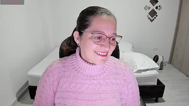 alejandra milf  online show from February 1, 9:08 pm